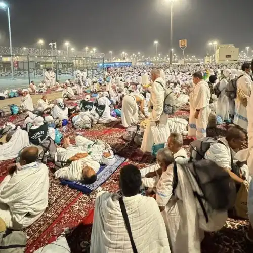 Mabit Mengumpulkan Kerikil di Muzdalifah